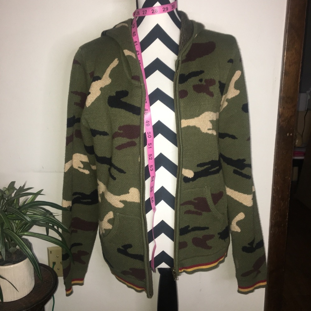 Vintage Havana Size Large Camo zip up hoodie